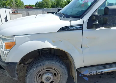 2014 Ford F-250 Xl z USA, uszkodzony, nr VIN 1FTBF2B60EEA61685